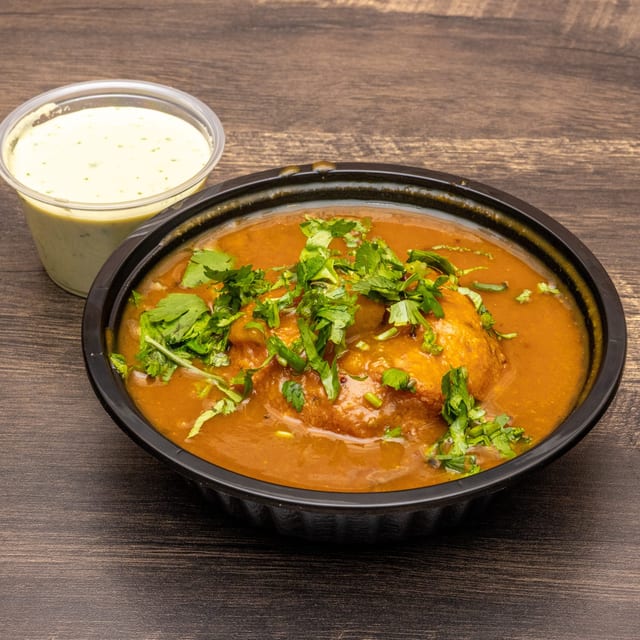 Vada in Sambar (1 Piece) Comes with Chutney.